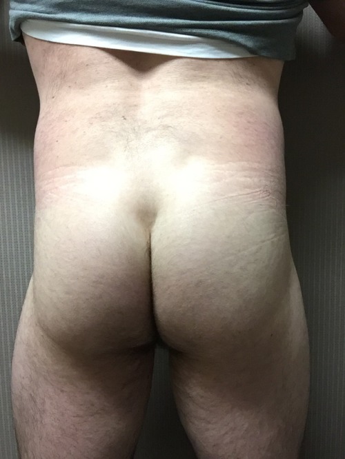 scruffyunicorn:Also it’s flex Friday, so here’s my butt;-p