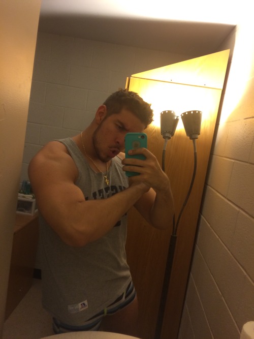 fuckyoubateman:  So many dishes so lil time 