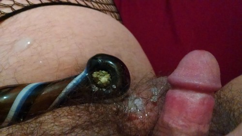 shivermetimbersxxx: Weed and cum shots go together like peanut butter and jelly.Happy 420!