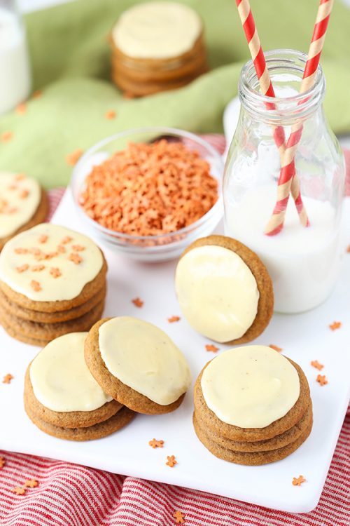sweetoothgirl:    GINGERBREAD COOKIES WITH EGGNOG ICING    What? I can have cookies