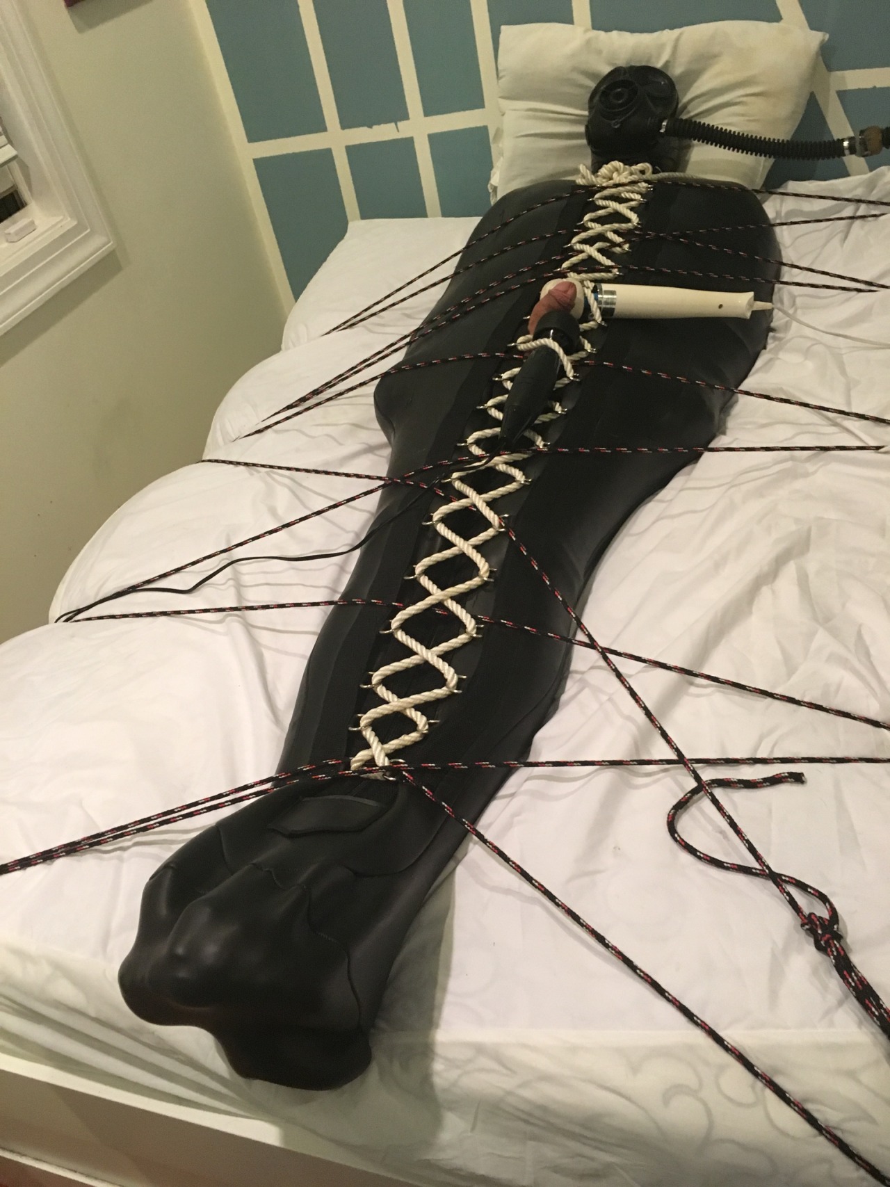 rubberelectropoppers:  Superb Sunday night work on me, thanks @mykinklife and @strugglepup