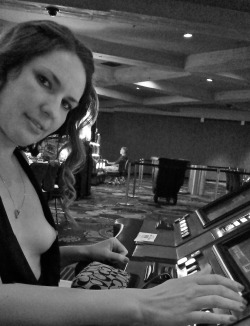 swinger-wife:    VEGAS CASINO PUSSY AT THE