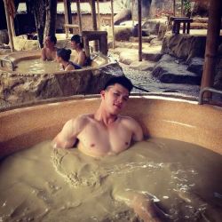 vsians:  www.instagram.com/trungtahoang having mud bath dripping on him 