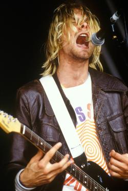 nirvananews:  Kurt Cobain live at the Reading Festival, 1991. 