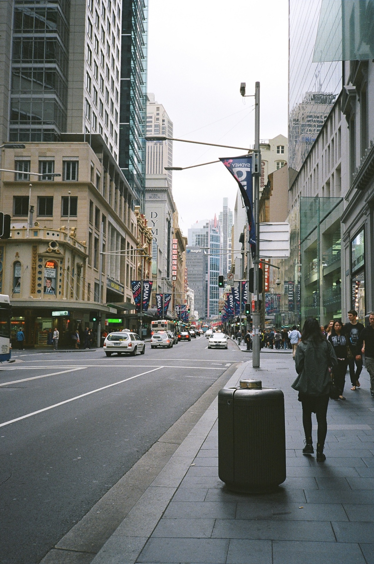 aaronsiow:  city strolls with my lovely girlfriend