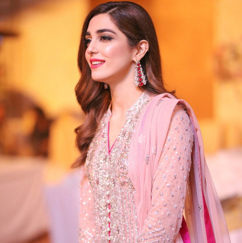 Beauty at its peak Maya Ali while attending a wedding!!