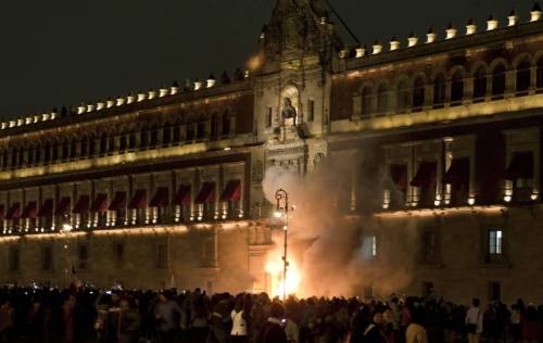 micdotcom:  Intense photos capture the protests happening in Mexico right now  Protesters set fire to the wooden door of Mexican president Enrique Peña Nieto’s ceremonial palace in Mexico City late Saturday night, demanding justice for the massacre