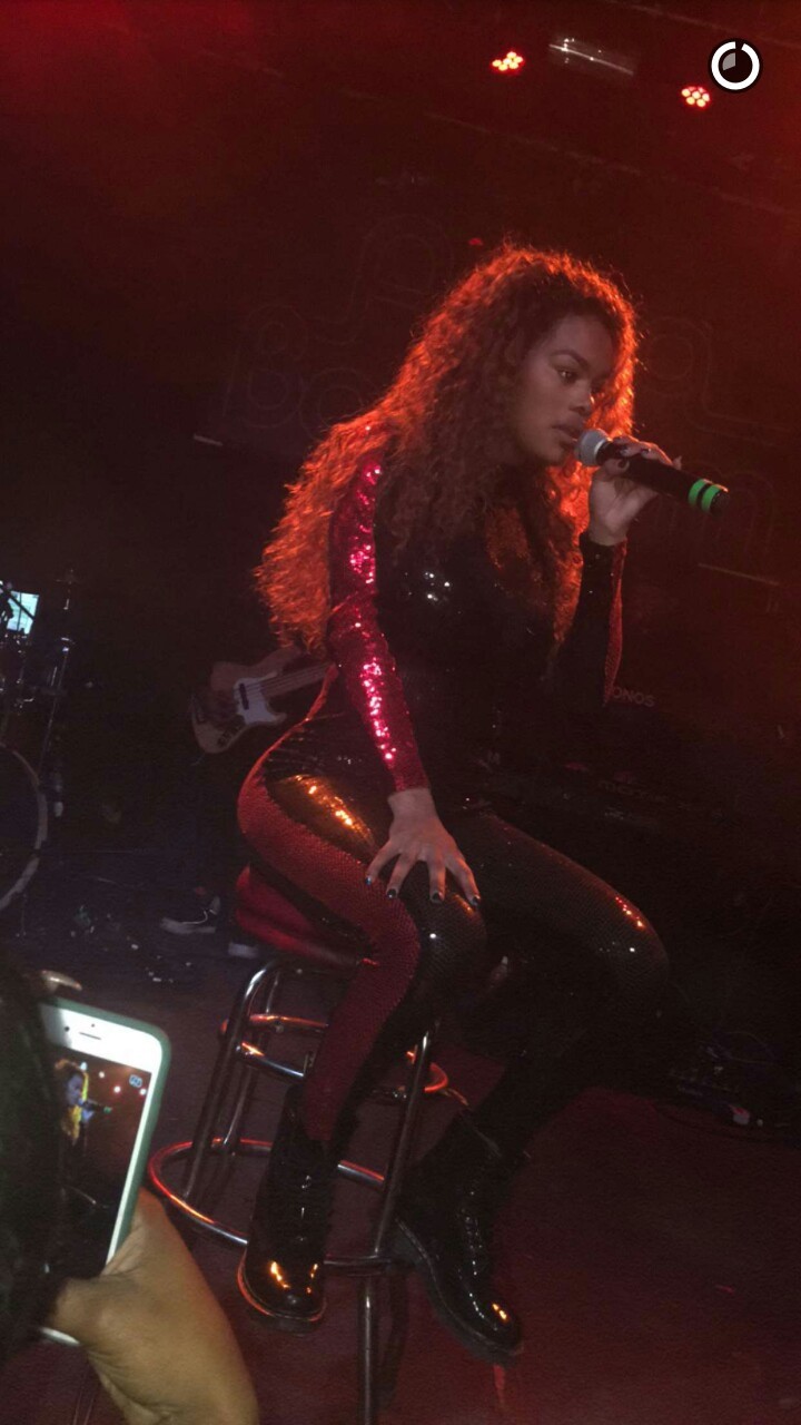 gottaloveteyana:  @TEYANATAYLOR tonight during her sold out show in Cleveland, Oh