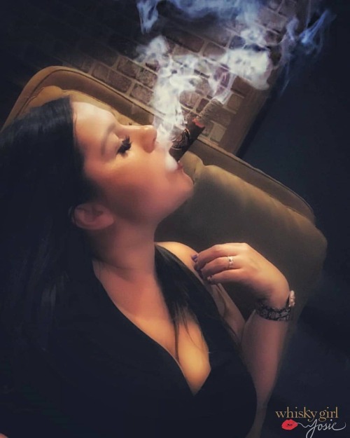 @whiskeygirl_josie Like , Repost , Tag &amp; Follow Us :  #Cigar #Cigars #Botl #Sotl #BrothersOf