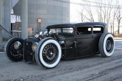 morbidrodz:  Check out this blog for more vintage cars, hot rods, and kustoms