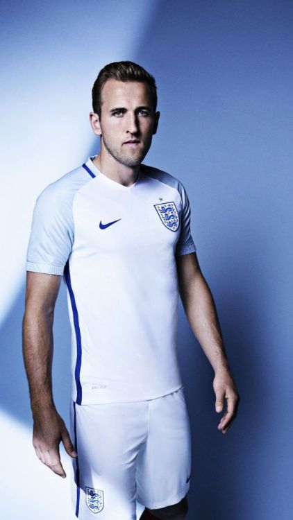 Harry Kane, photoshoot, football player, 720x1280 wallpaper @wallpapersmug : ift.tt/2FI4itB 