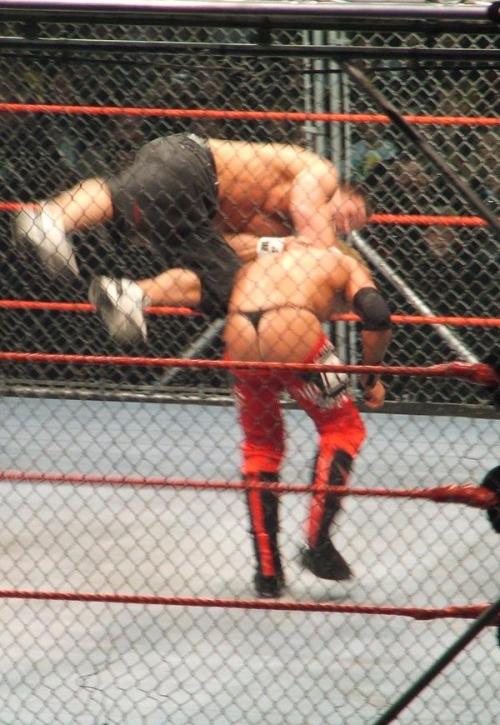 daddylovestofuk:  How can you not enjoy wrestling?