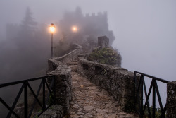 lori-rocks:  foggy San Marino 