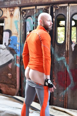 mtnbikegear:  Took a ride and it always leads to taking off our clothes. Just want to fuck him when he is in gear. 