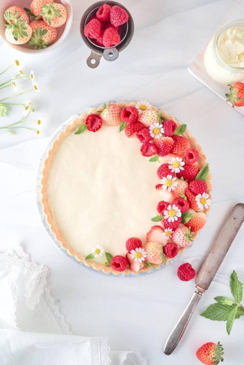 DIY Fruit Tart This tart has a buttery shortbread crust, a creamy vanilla bean custard and it is gor