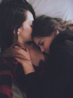 the-inspired-lesbian:  Love and Lesbians ♡