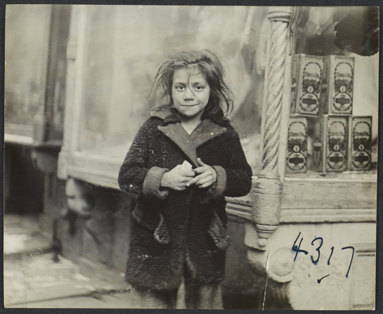 onceuponatown:  New York: Street kids. Early 1900s. Photography by Jessie Tarbox