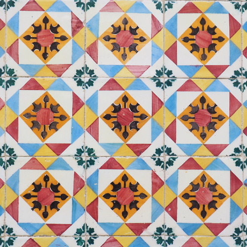 iknowthis:Tiles of Lisbon 