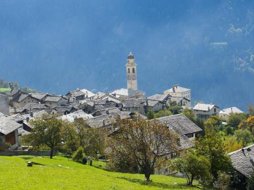 It’s raining all weekend so here’s my picture from last year’s hike to the stone village Soglio in Switzerland. (at Soglio, Switzerland)