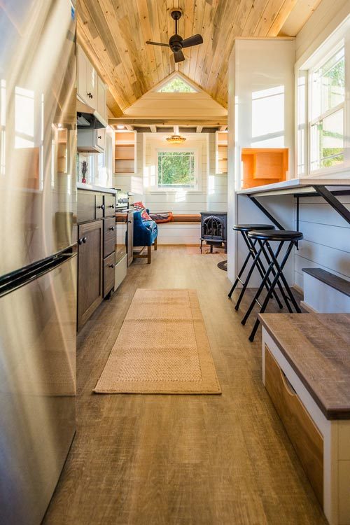 voodooprincessrn: dreamhousetogo:  Francelia’s Tiny House by MitchCraft Tiny Homes  Soooo cute 