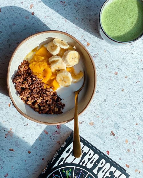 Sunday morning breakky, matcha latte made with oat milk and @matchaandco , granola bowl with coconut