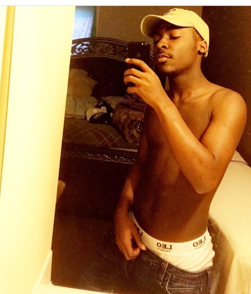 trvllniggabait2:  Snapchat & Instagram: deme.tris