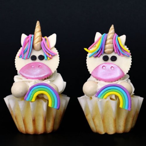 prettylilredhead: mastertomcat:  dessertgallery: Magical Unicorn Cupcakes-Get your hourly source of 