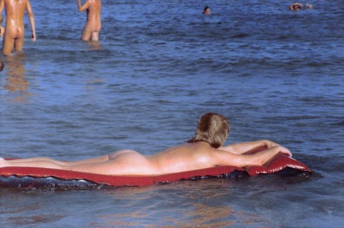 ichliebemeinefrau:A Mediterranean view, with my wife’s as the only female bum in sight