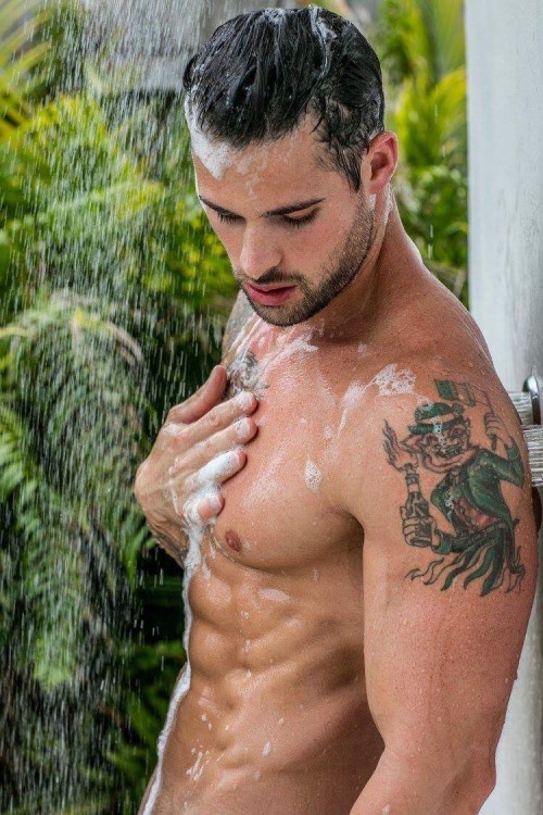 speedobuttandtaint:  Speedobuttandtaint : Hot men , hot butts hot speedos and over 70,000 hot followers 