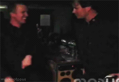 valkyriemissile-blog:   Tom DeLonge and Matt Wachter dancing and singing Private Eye (Alkaline 