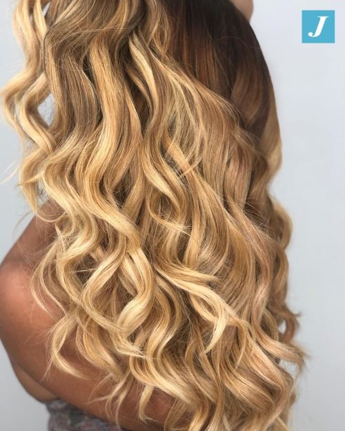 Golden vibes: Degradé Joelle.✨⠀⠀⠀⠀⠀⠀⠀⠀⠀ ⠀⠀⠀⠀⠀⠀⠀⠀⠀⠀ #behindthechair #hairgoals #hairstyles #beautiful