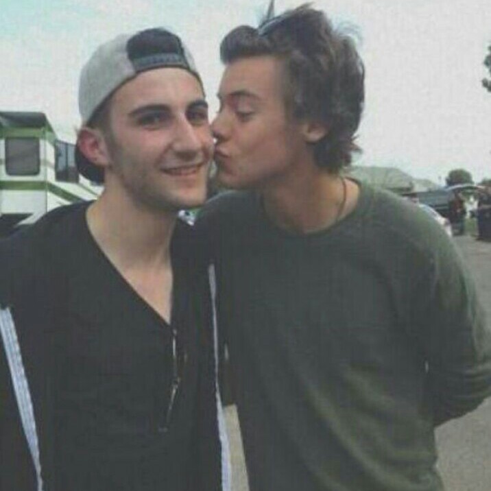 stuckinstylinson:  Harry + Men