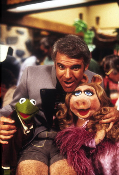 jimhenson-themuppetmaster: Steve Martin with Kermit and Miss Piggy, The Muppet Movie.