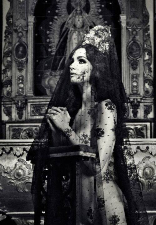 sexnotsex:  Macabre Models madam-dee