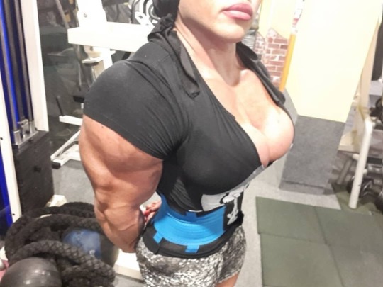 skeezix44: Huge Fucking Muscle 🔥🔥🔥   She is a freaking goddess!!!