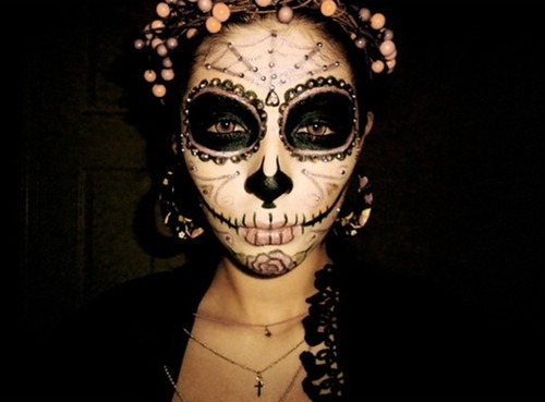 Skull half face halloween makeup