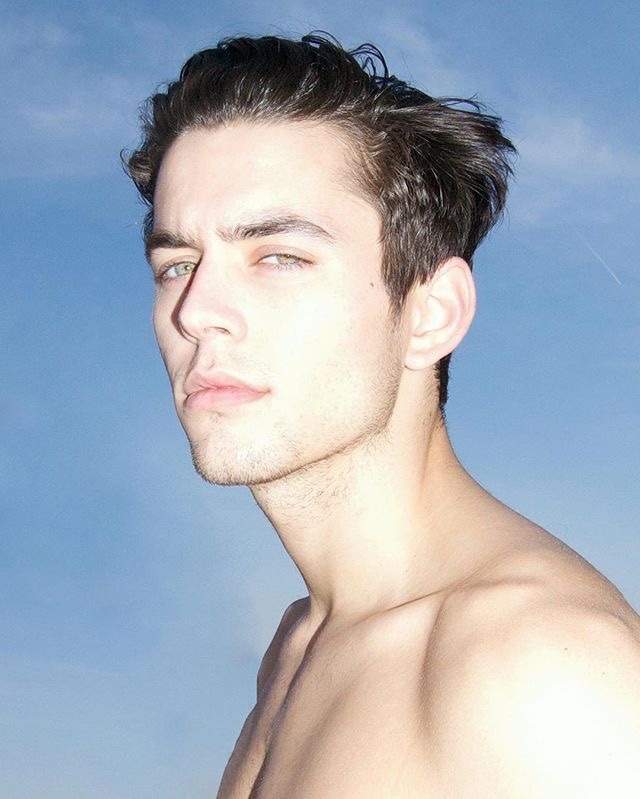 leaveful:  https://instagram.com/p/BERsOLvhhgj/
