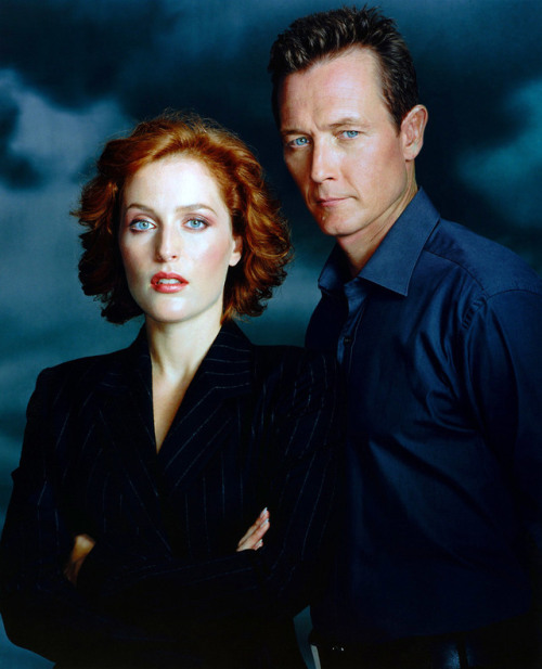 Gillian Anderson and Robert Patrick by Joseph Cultice for EW, 2000