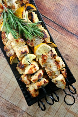 foodffs:  ROSEMARY LEMON CHICKEN SKEWERSReally