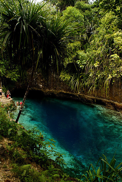 Hinatuan Enchanted River in Surigao del Sur / Philippines (by keirashley).