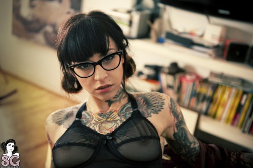 beautifulgirlsmakemesuicidal:  Gogo Suicide 