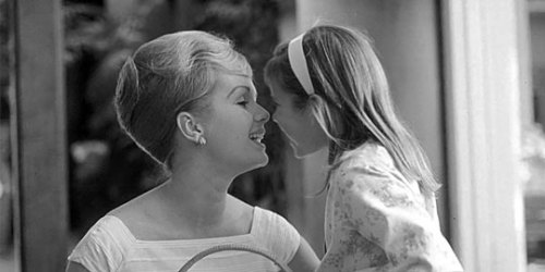 hennyproud:hennyproud:RIP Carrie Fisher (October 21, 1956 - December 27, 2016)RIP Debbie Reynolds (A