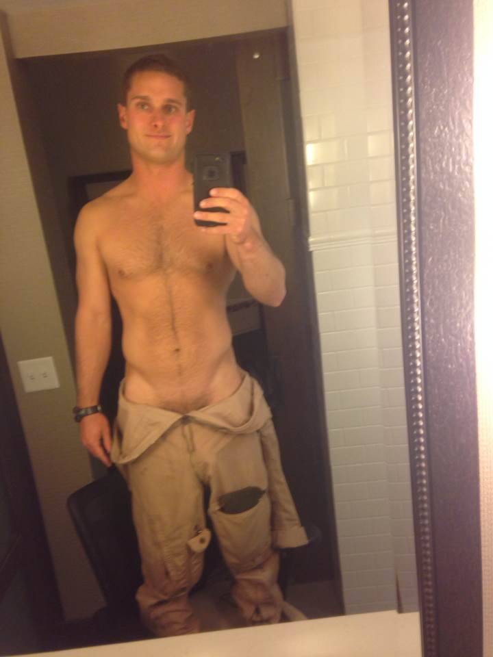 kicksforpigs:  nakedmanblog:  Airman  I’d love a pair of his sweaty coveralls 