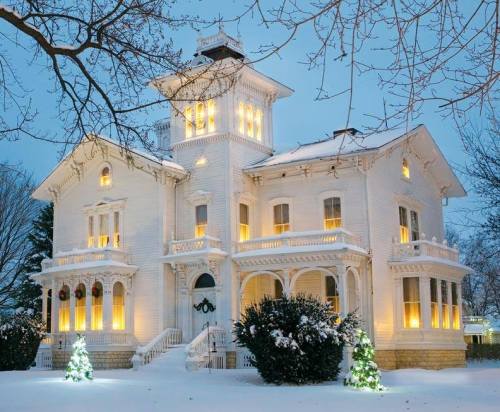 steampunktendencies:Snowy Victorian Houses