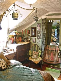 jona-varkk:  teavibes:  I would adore a room like this.  MY FUTURE ROOM 