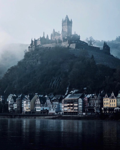 utwo: Castle Cochem Mosel Germany © l. thomas