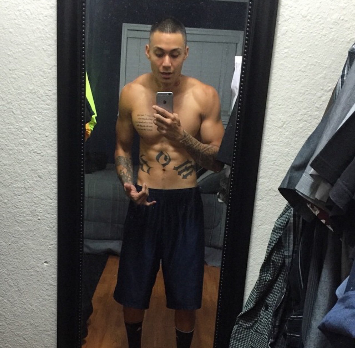 surferboii808:  diamondkidd808:  Hot Hawaiian Dilf #TeamHawaii  Yes