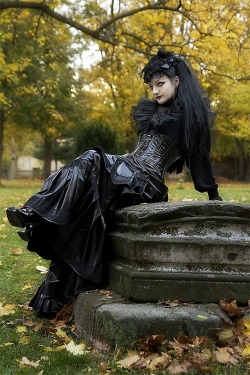 victorian-goth:  Victorian goth http://victorian-goth.tumblr.com/