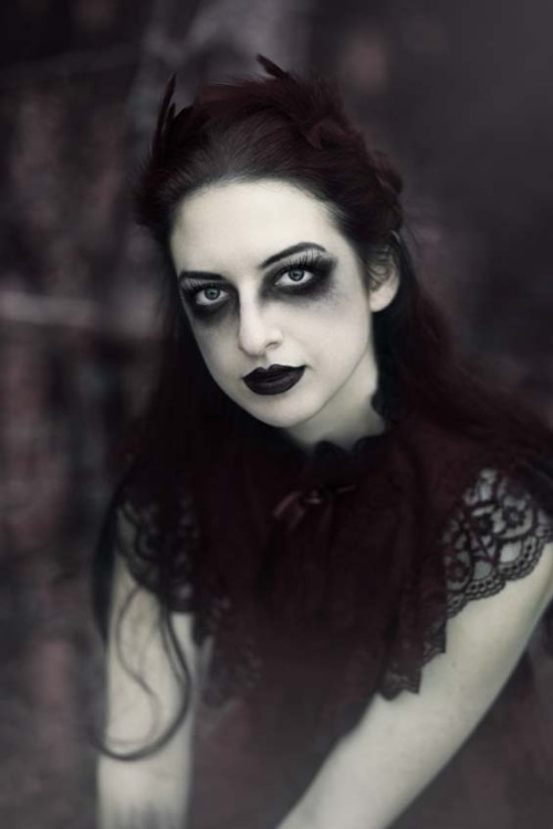 bobbycaputo:Maiden Of Ravens: The Dark And Romantic Portraiture Of Sarah Bowman 