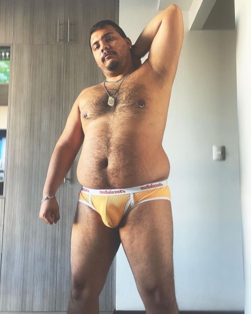 jozefff:  Apenas es costo pero a qué martes!!! 🤣 Ya necesito el fin de semana 😴 ❤️🧡💛💚💙💜 . . . . . . . . . . . . . . . . . . . . . . . . . . . . . #Gay #InstaGay #BearGay #TummyTuesday #Belly #Hot #HotMale #AussieBum  (en Mexico